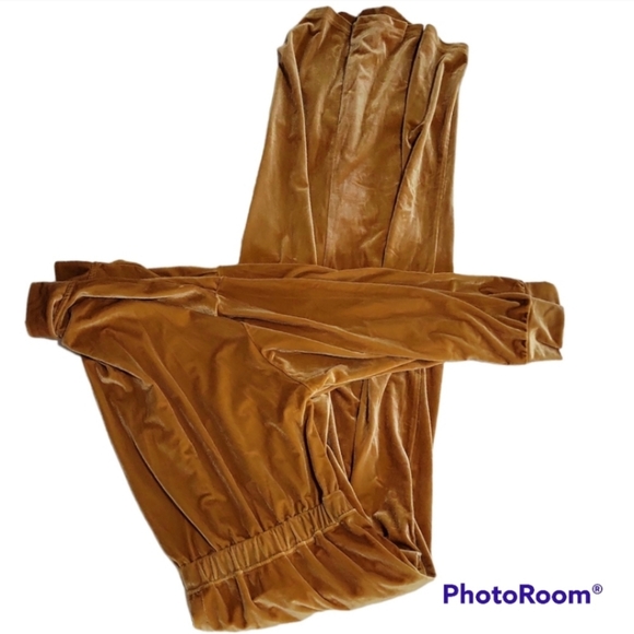 FABLETICS retail $ 90  Wide-leg jumpsuit in velour. Size 1X - Picture 14 of 15